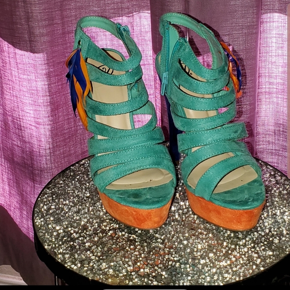 Color block pumps - Picture 1 of 3